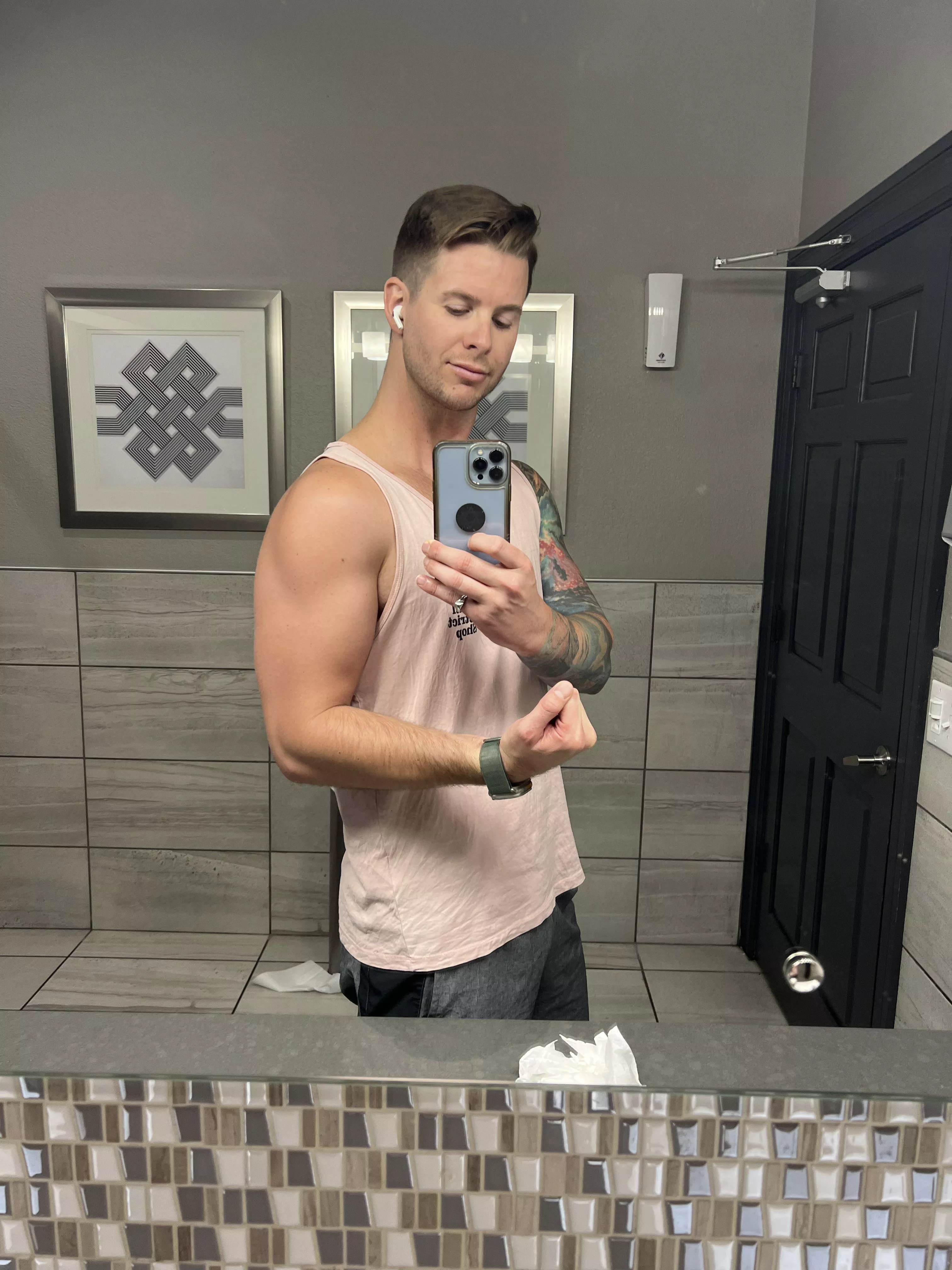 Can we rank this photo. ⬆️👻SuperSnapLad