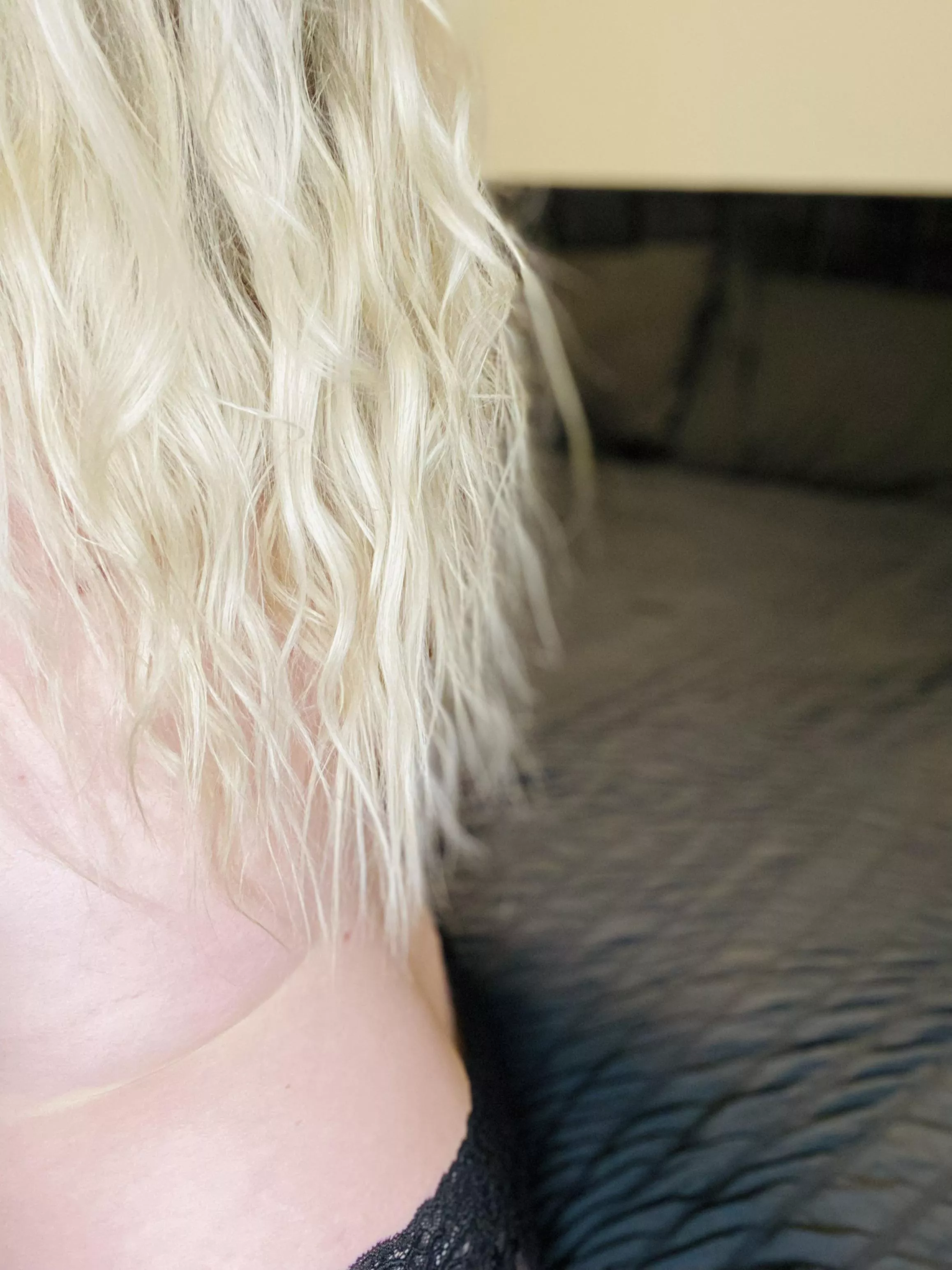 Curly hair & lacy panties- would you fuck me?