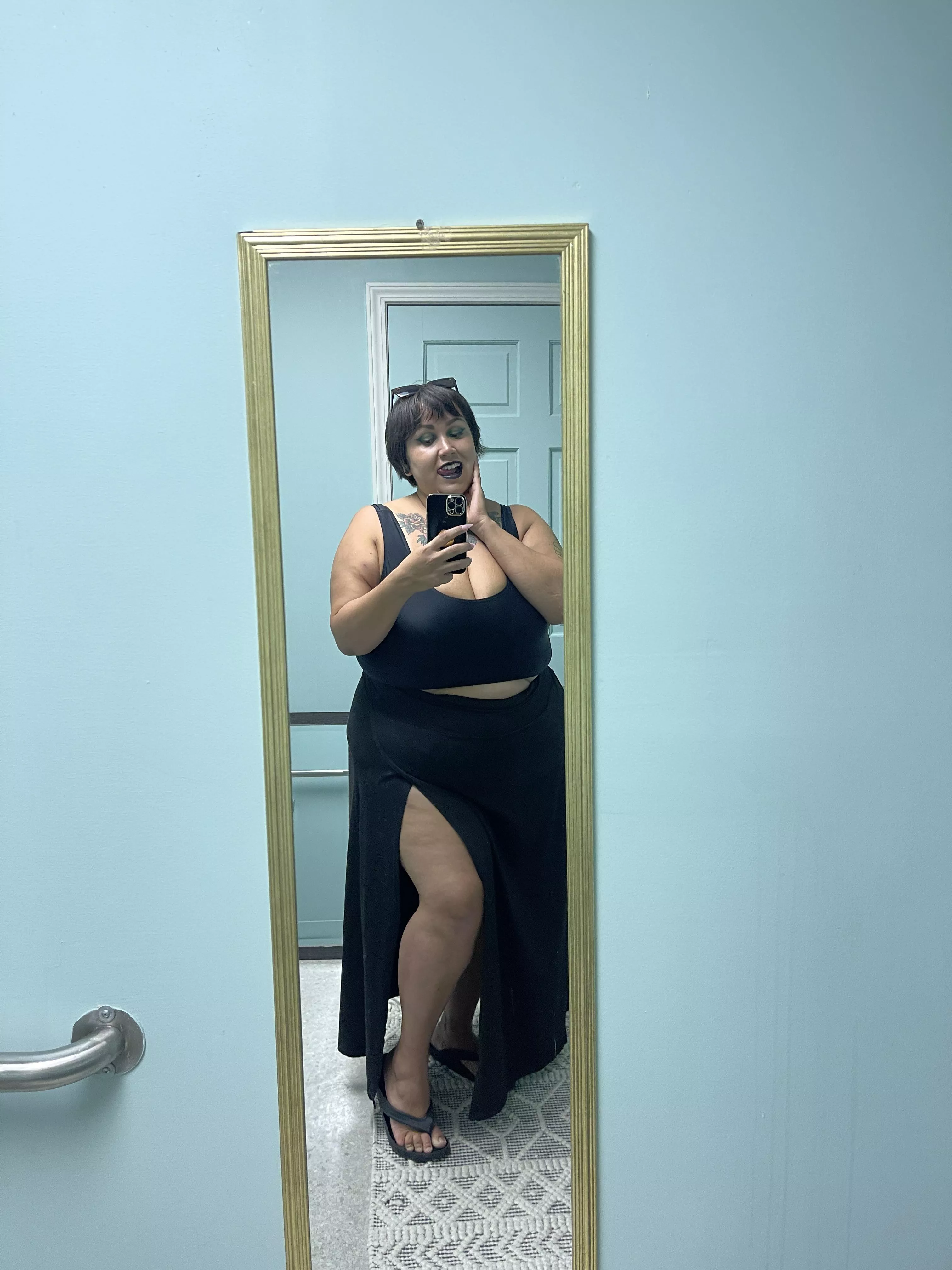 Nail appointment mirror selfie 💅