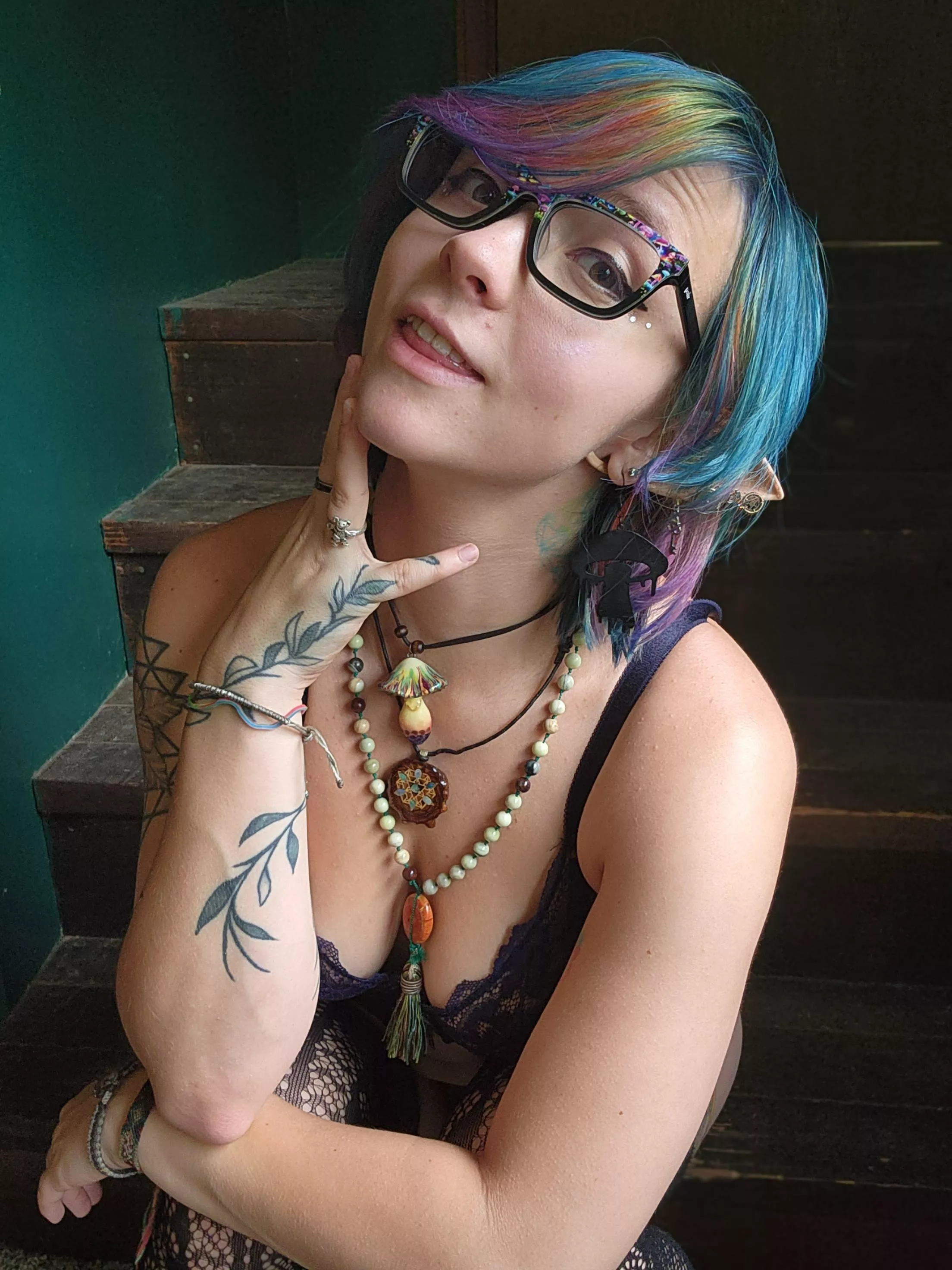 The glasses stay on😉