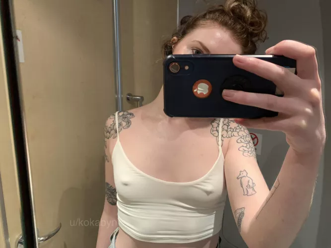 You just can’t go wrong with a white crop top [f]