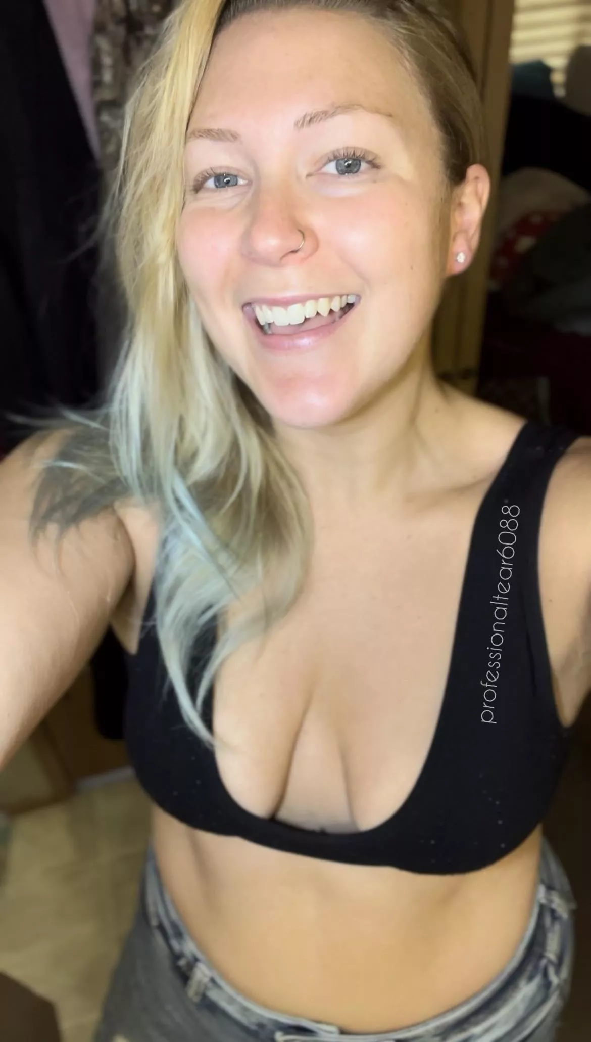 It’s all in the eyes and maybe the boobs