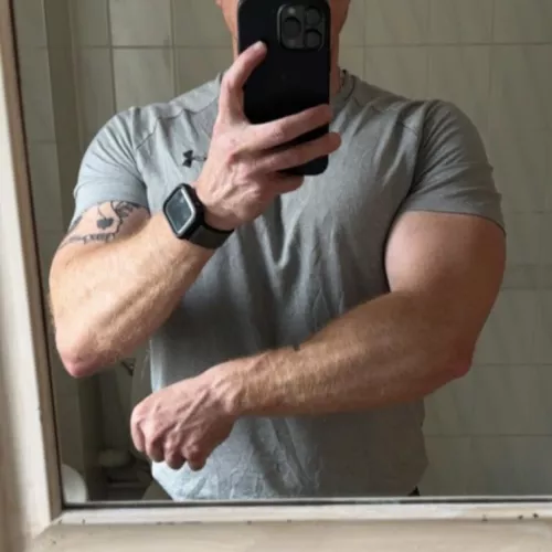 Sun's out, guns out ☀️