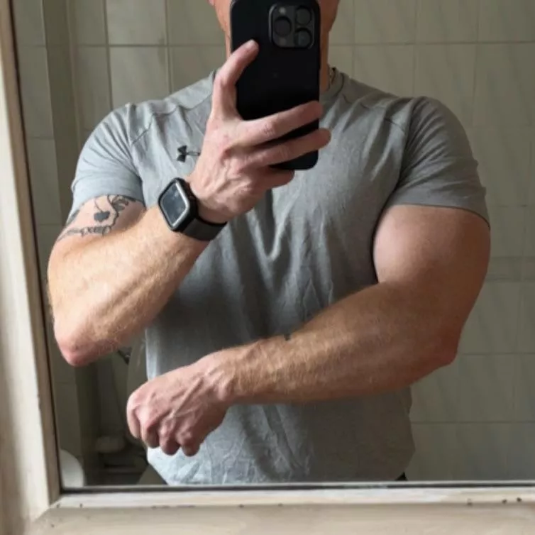 Sun's out, guns out ☀️