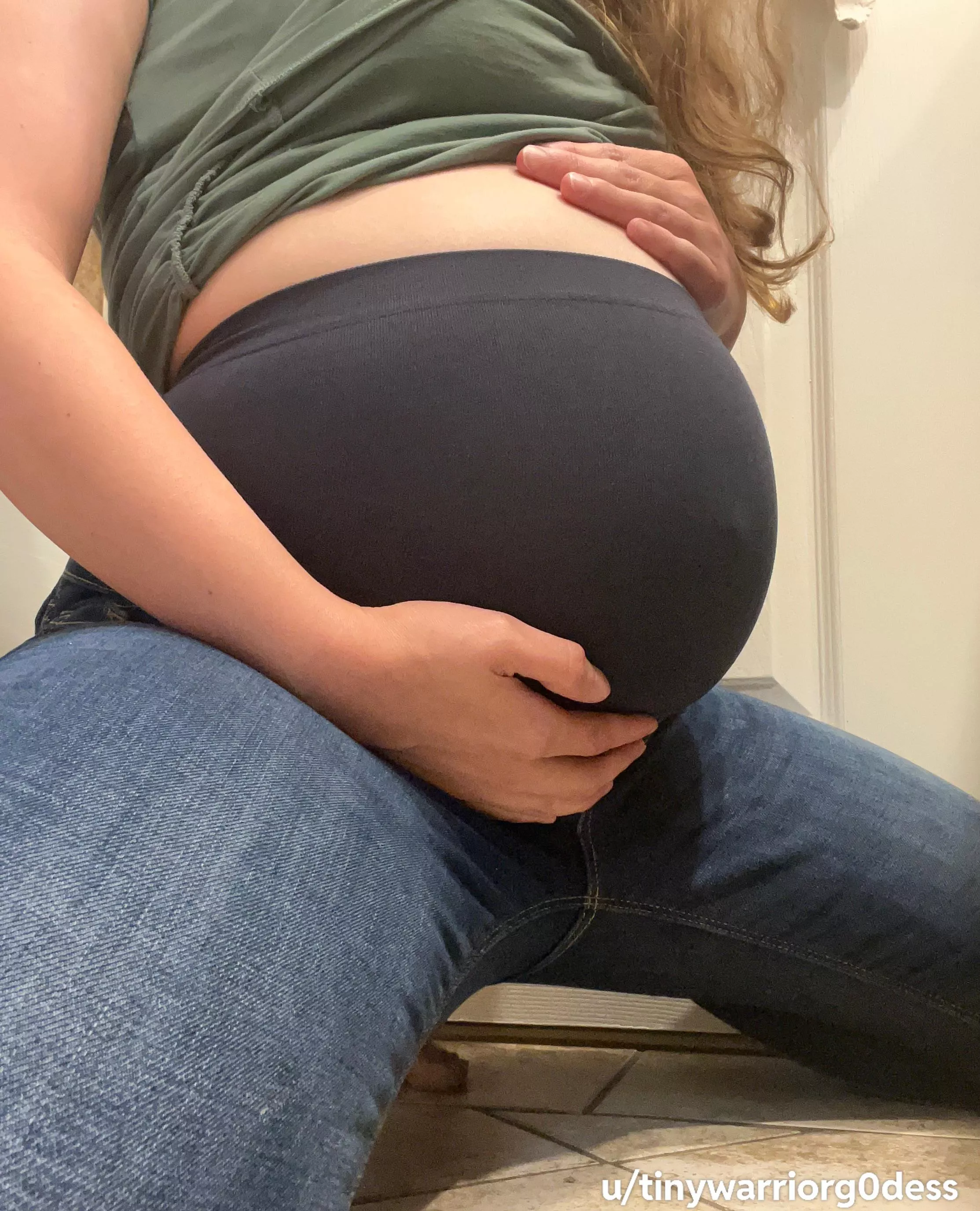 ✨The bump✨ in maternity jeans 😋🤰