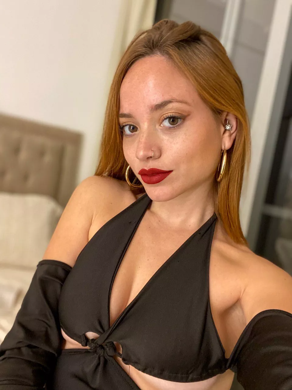 Would you take me on a date? F19