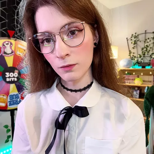 Do I look enough feminine? 😳