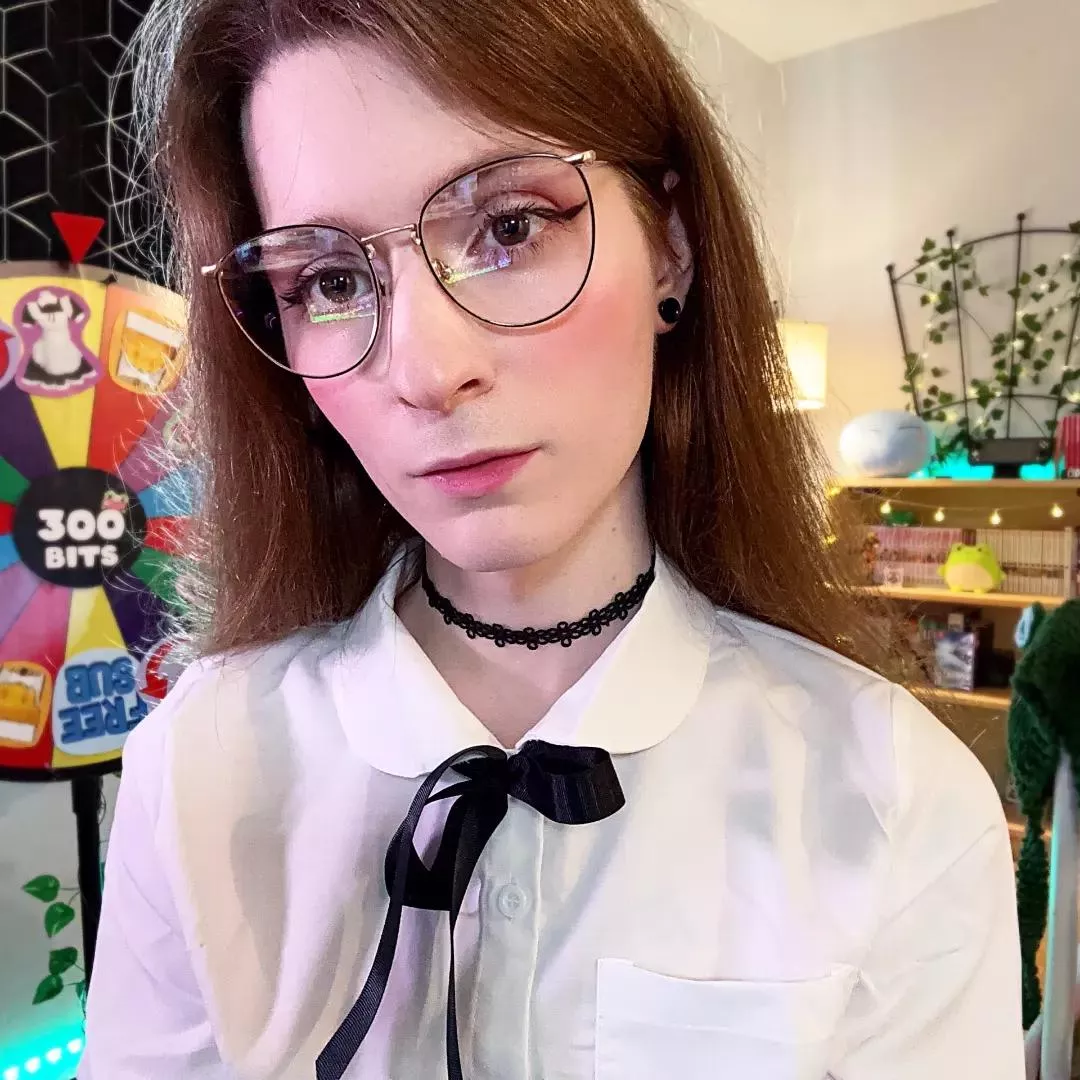 Do I look enough feminine? 😳