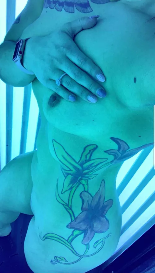 Having fun while tanning