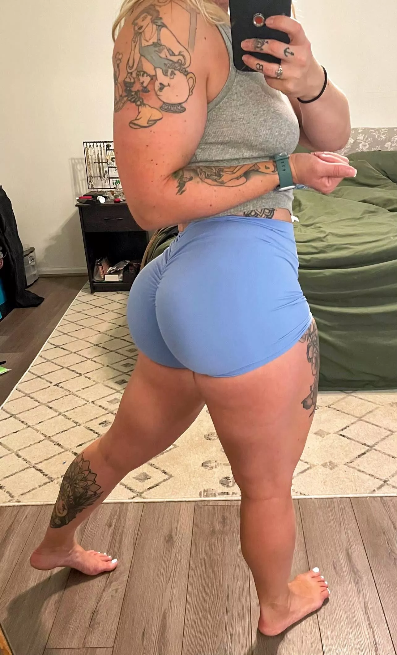 Her glutes are glutin’