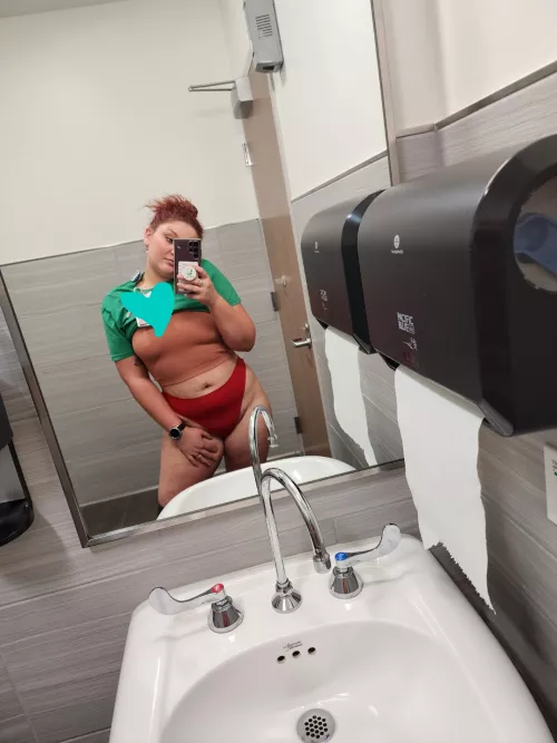 I just can't seem to keep my clothes on at work🫢