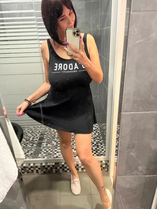 I love selfies in the mirror