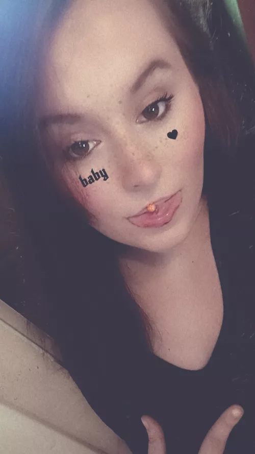 I smell sex and candy here 🍬🖤