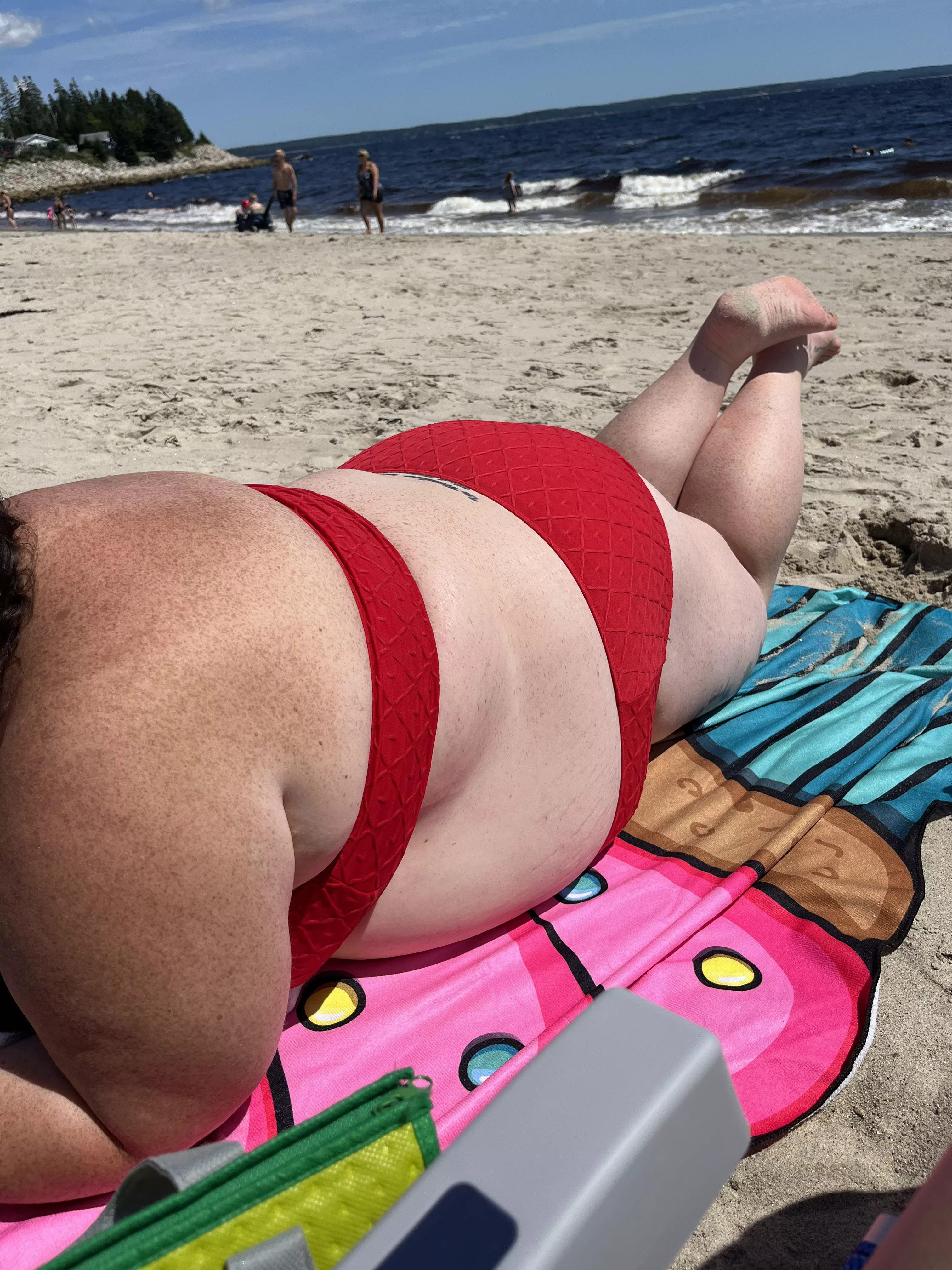 Just a big girl on the beach, rocking her bikini 😍🔥