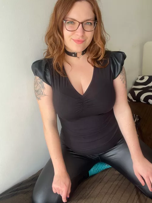 Love the leather details on this shirt 😋