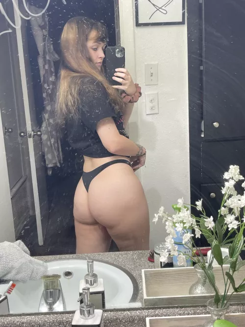 Shes got such a fat ass
