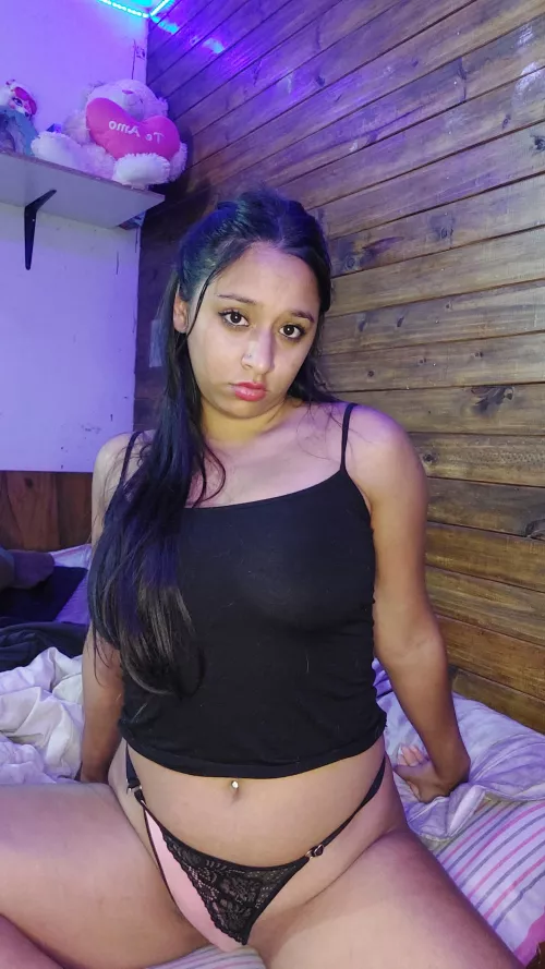 This Latin brunette is waiting for you baby 🤤🤤