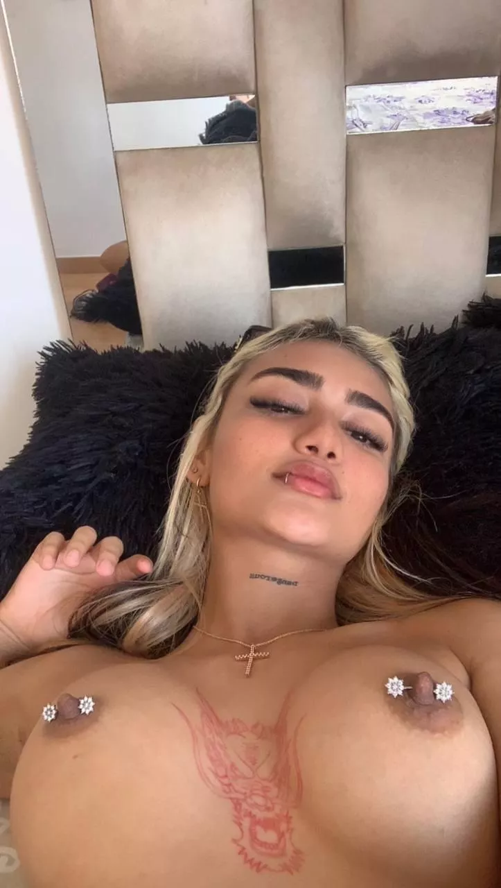 This slut was made for fucking, and that’s just what she’ll do 😈