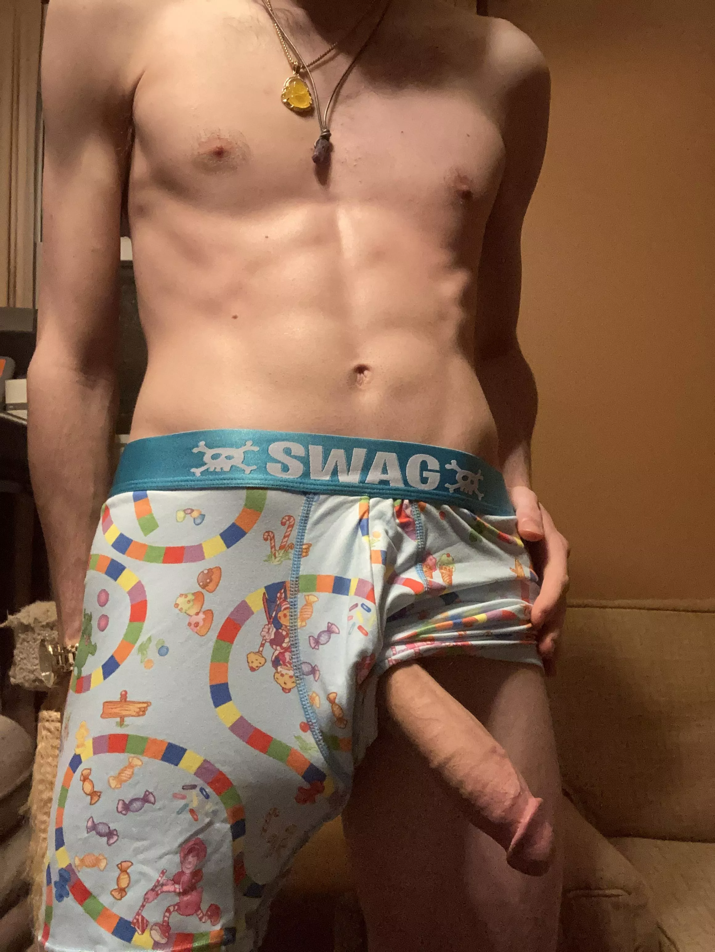 Wanna lick on my lolly in the candy land?