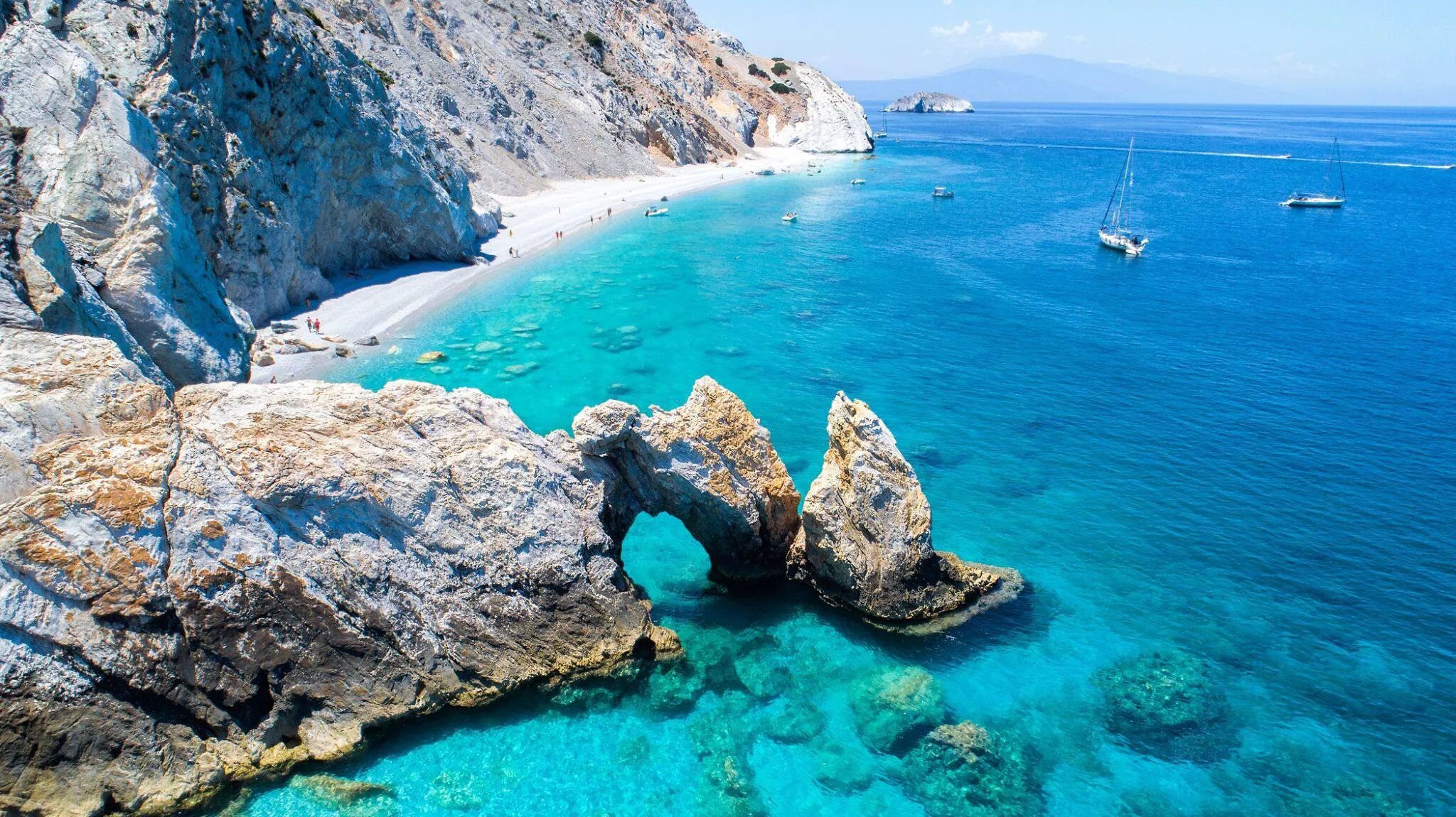 Which is your favorite Greek beach? Hello everybody! This is a really short questionnaire about Greek beaches! I would very much appreciate anybody that has visited Greece the last few years to participate! Thank you in advance! -> https://forms.gle/N