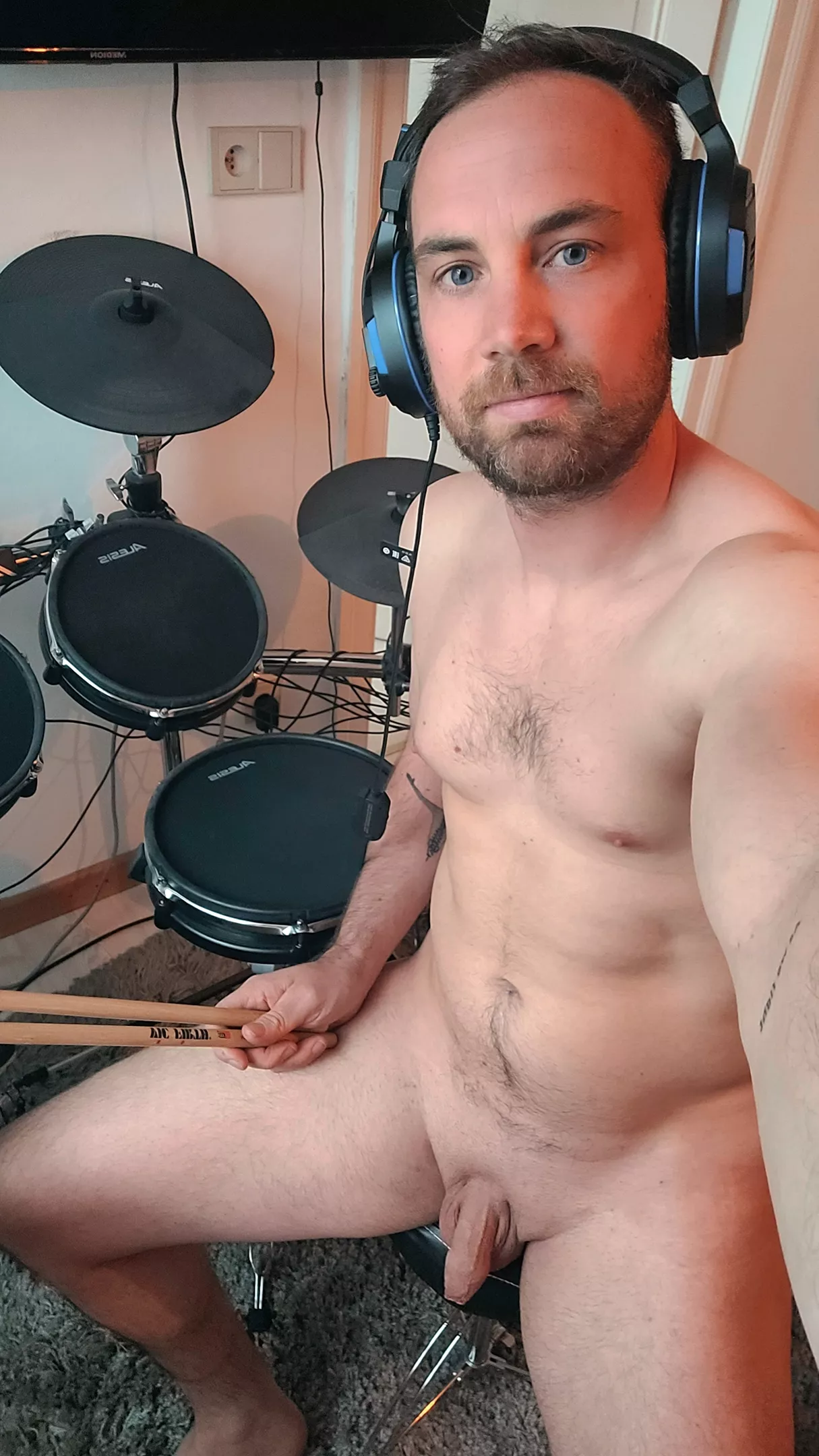 Do you like drummers? 🎵