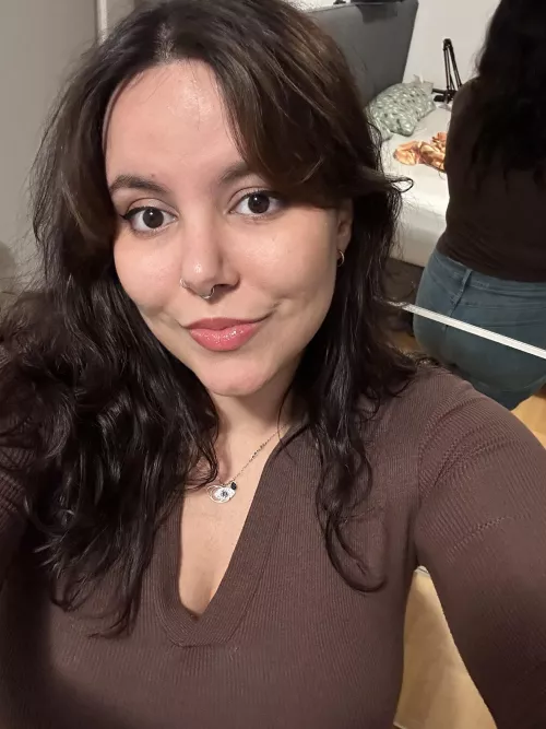 [f] idk what it is but i feel extra pretty today!