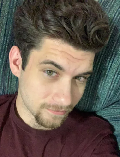 I’ve never rocked a goatee before, what do you think? Might shave later 🙈😂