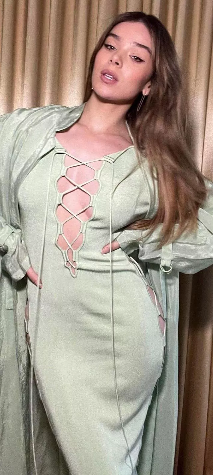 Lets get bi for hailee steinfeld