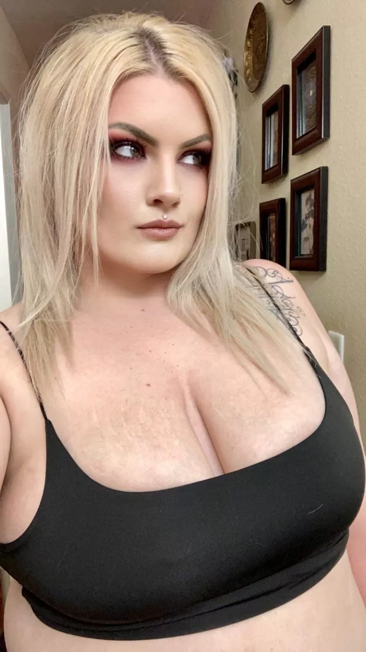 Mommy says have a good day 😘