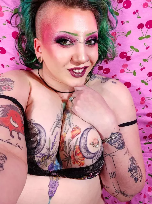 say goodnight to my moons! (with tongue)