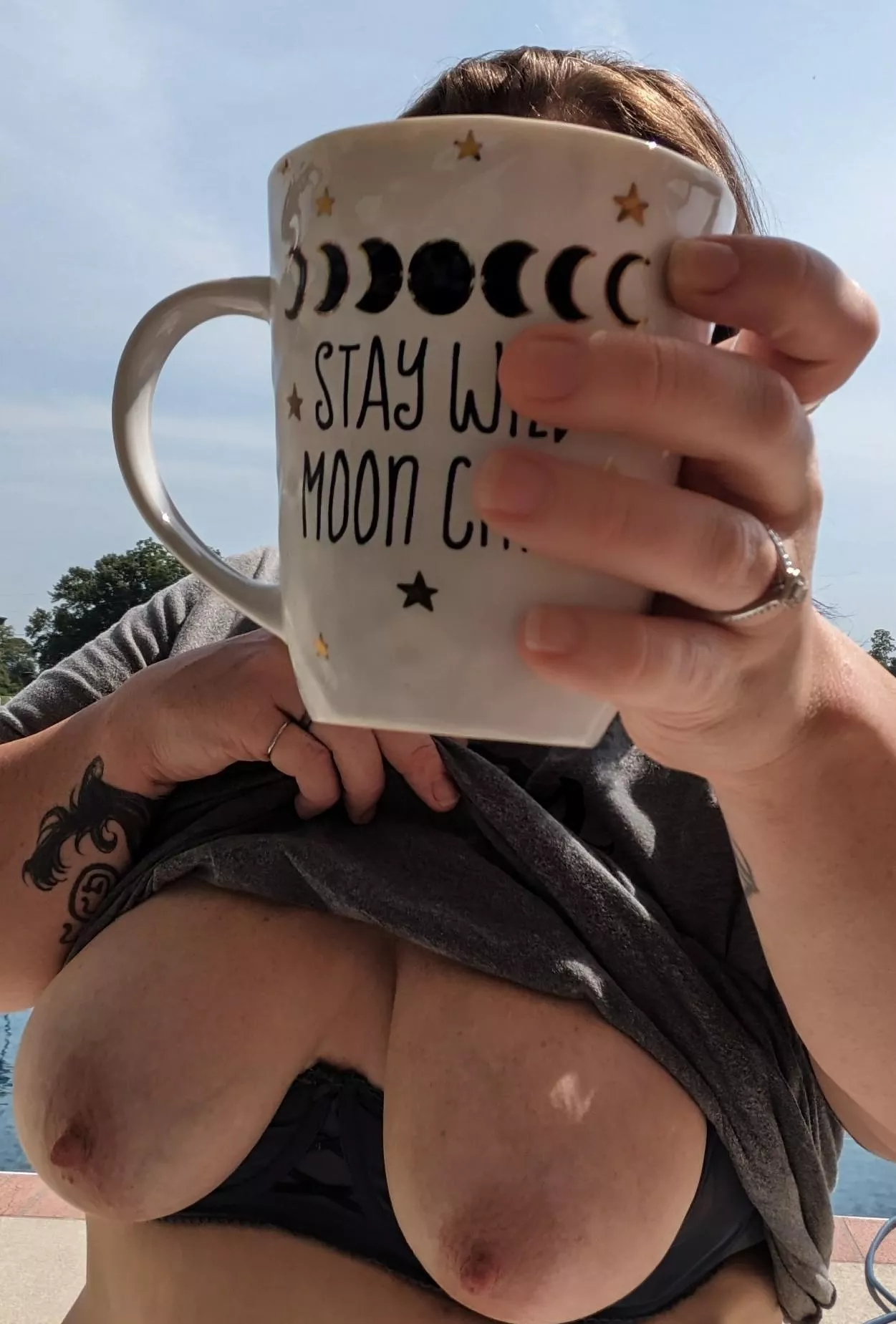 What do the moon, my cup, and my titties have in common?! They are all Full!! 🌕😈