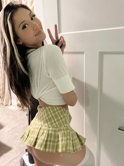 who likes to eat peaches?