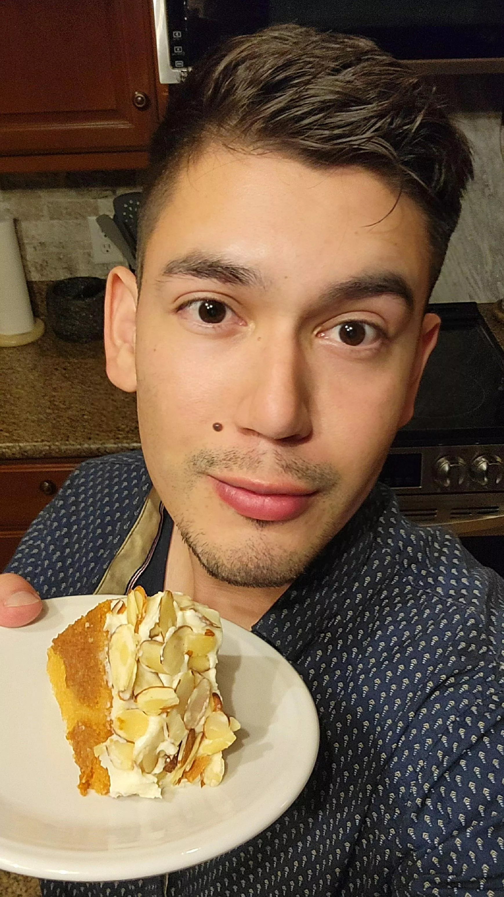 Who wants cake? 🍰 Who wants cake? 🍰