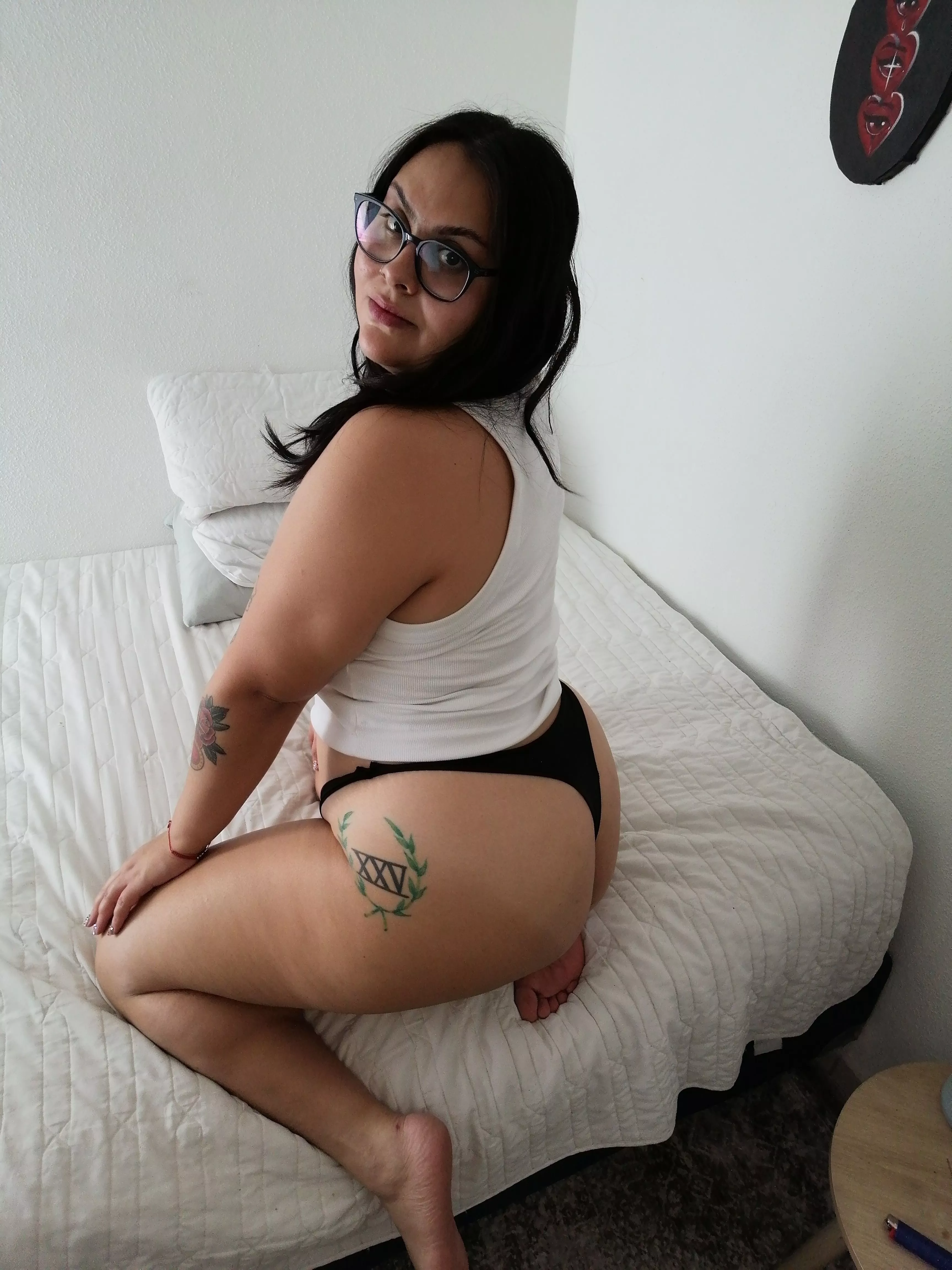 Your chubby friend shows you her ass, how do you respond?