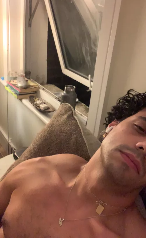 28 M UK fit, MUSC verbal alpha w hung massive cock looking for fit subs, muscle or dick comparison w other fit hung lads sc:xltheo