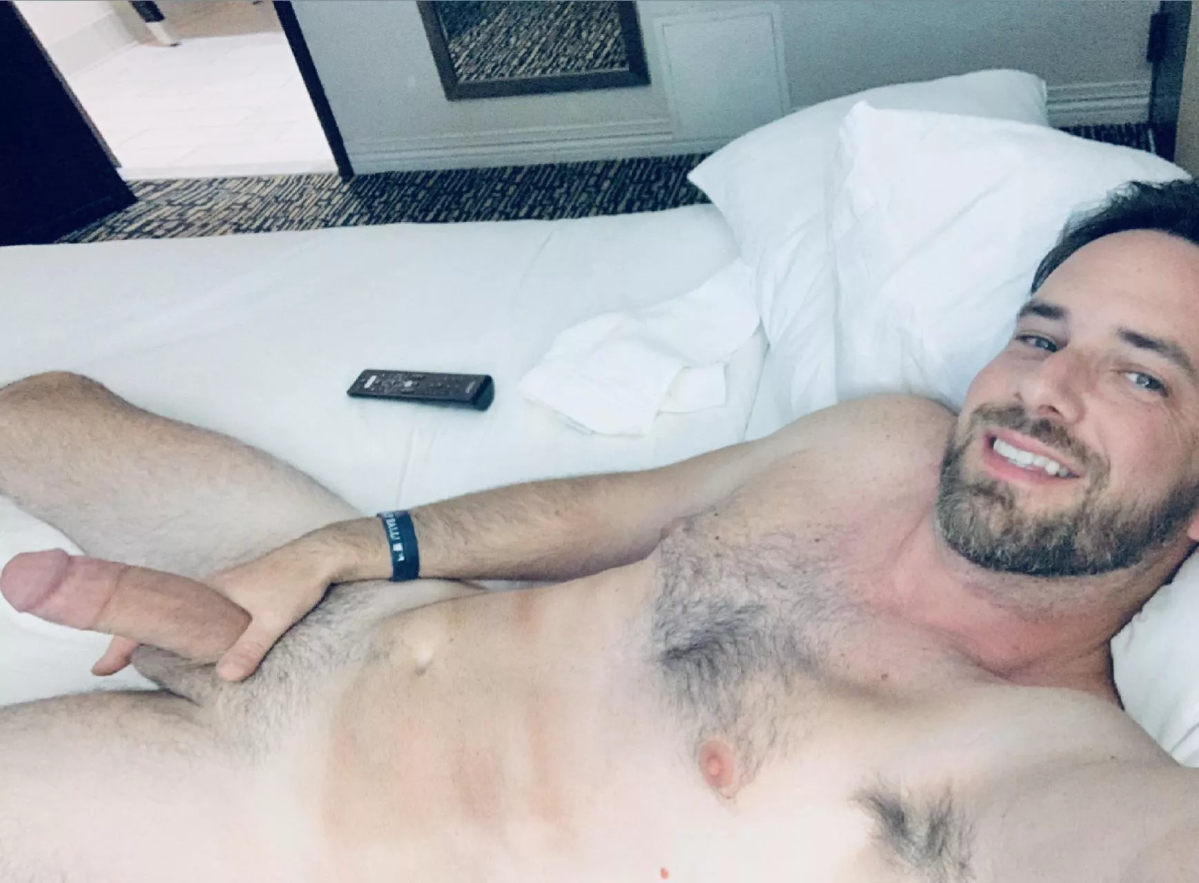 Anyone else like to hang out naked in hotel rooms?