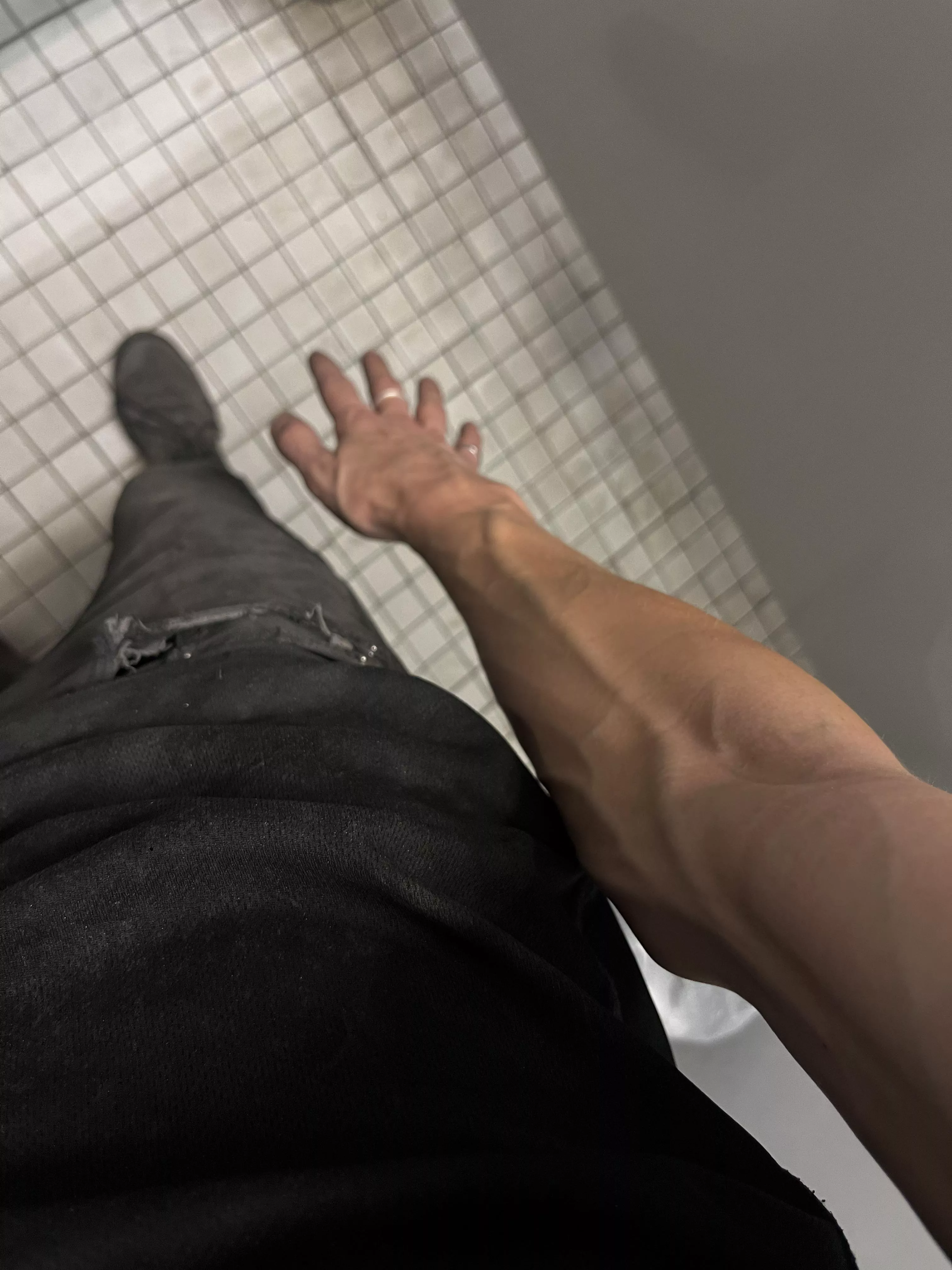 Boss makes a dollar, I make a dime, I Shoot thirst traps on company time