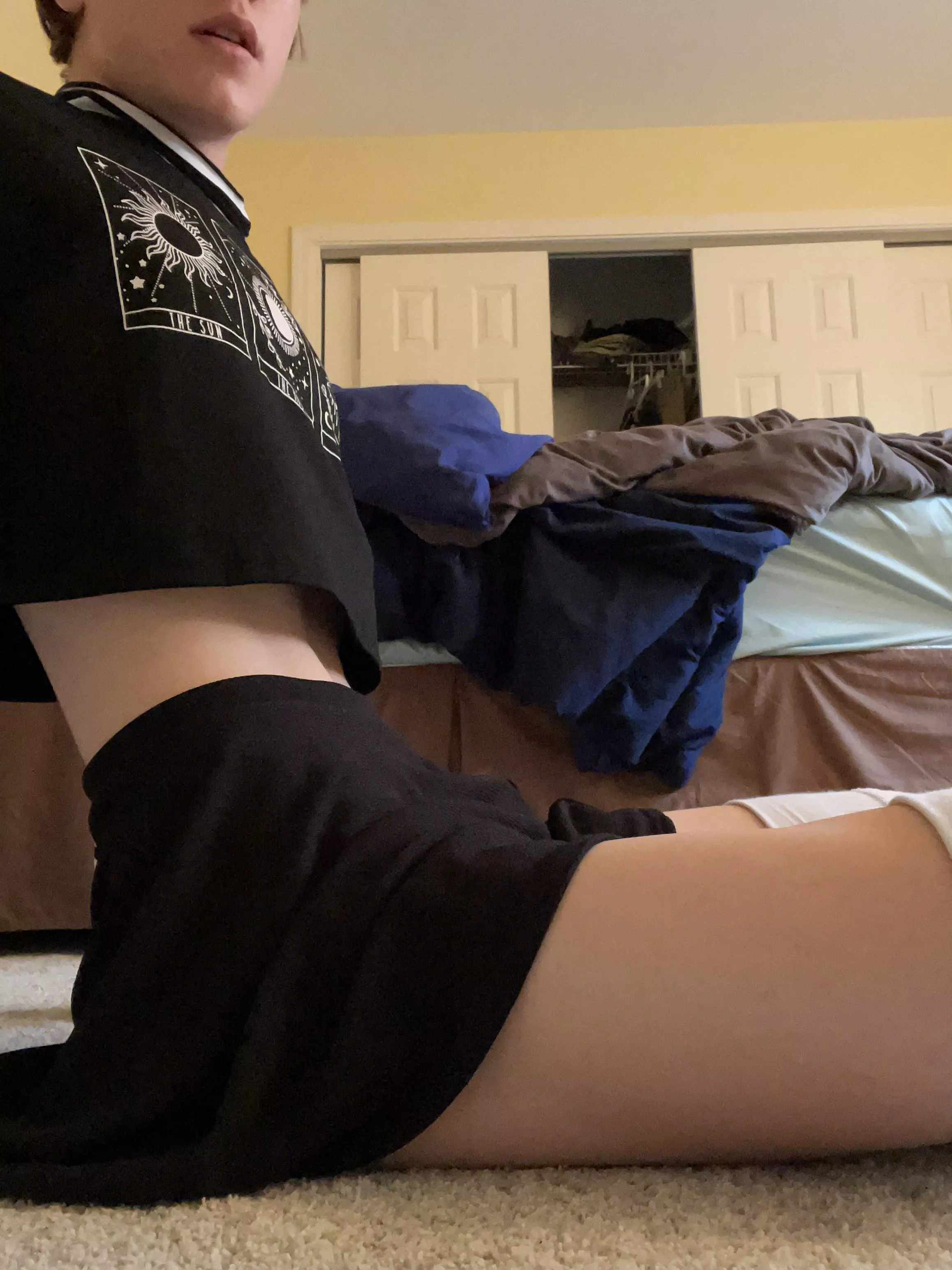 Do you like skinny femboys? 😁