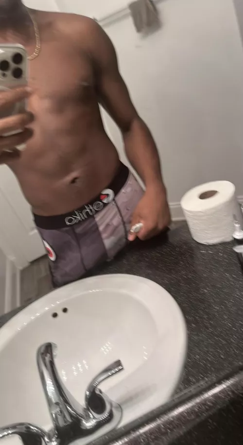 Good morning everyone 😏 dm if you tryna see what I got underneath these 😈