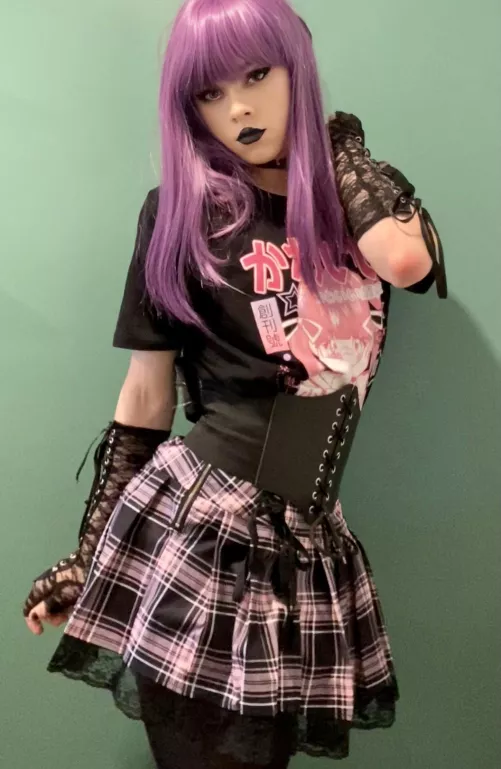 Got to doll my self up for the first time in a while, what do you think?🖤