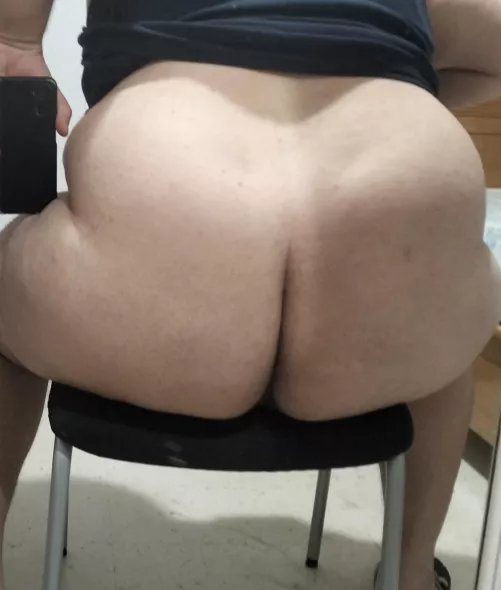 horny white slut dms always open