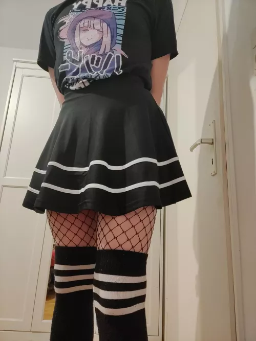 I really want more variety in my outfits :<