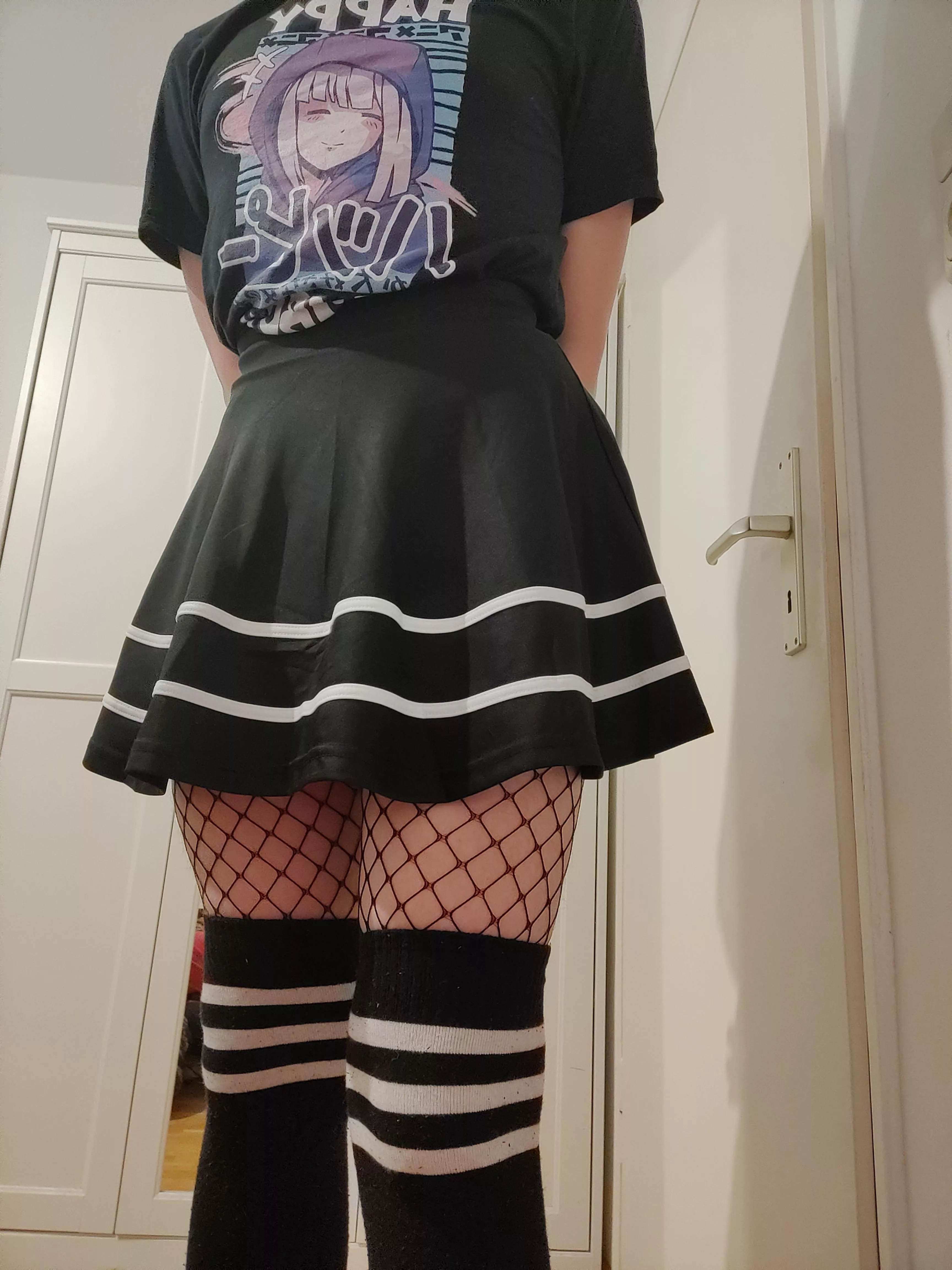 I really want more variety in my outfits :<