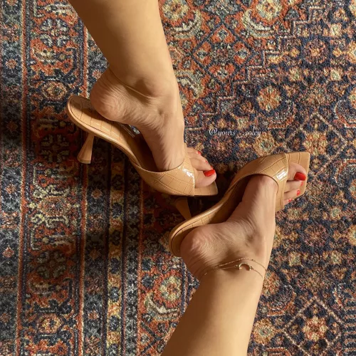 Nude mules and a purdy anklet 🌙✨