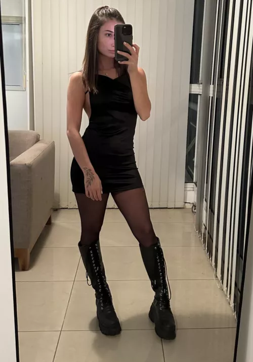 This dress makes me curvy! It’s a fact