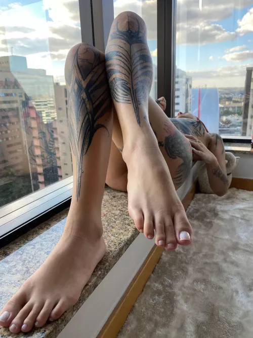 Would you use this lil feet as your toy [OC]
