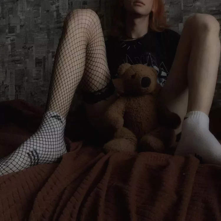 Yes I am wearing fishnets over a normal sock lmao