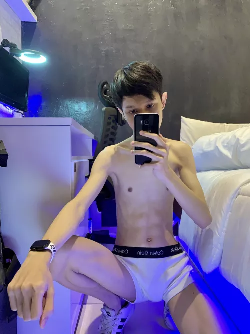 [22] Innocent young Asian twink's selfie