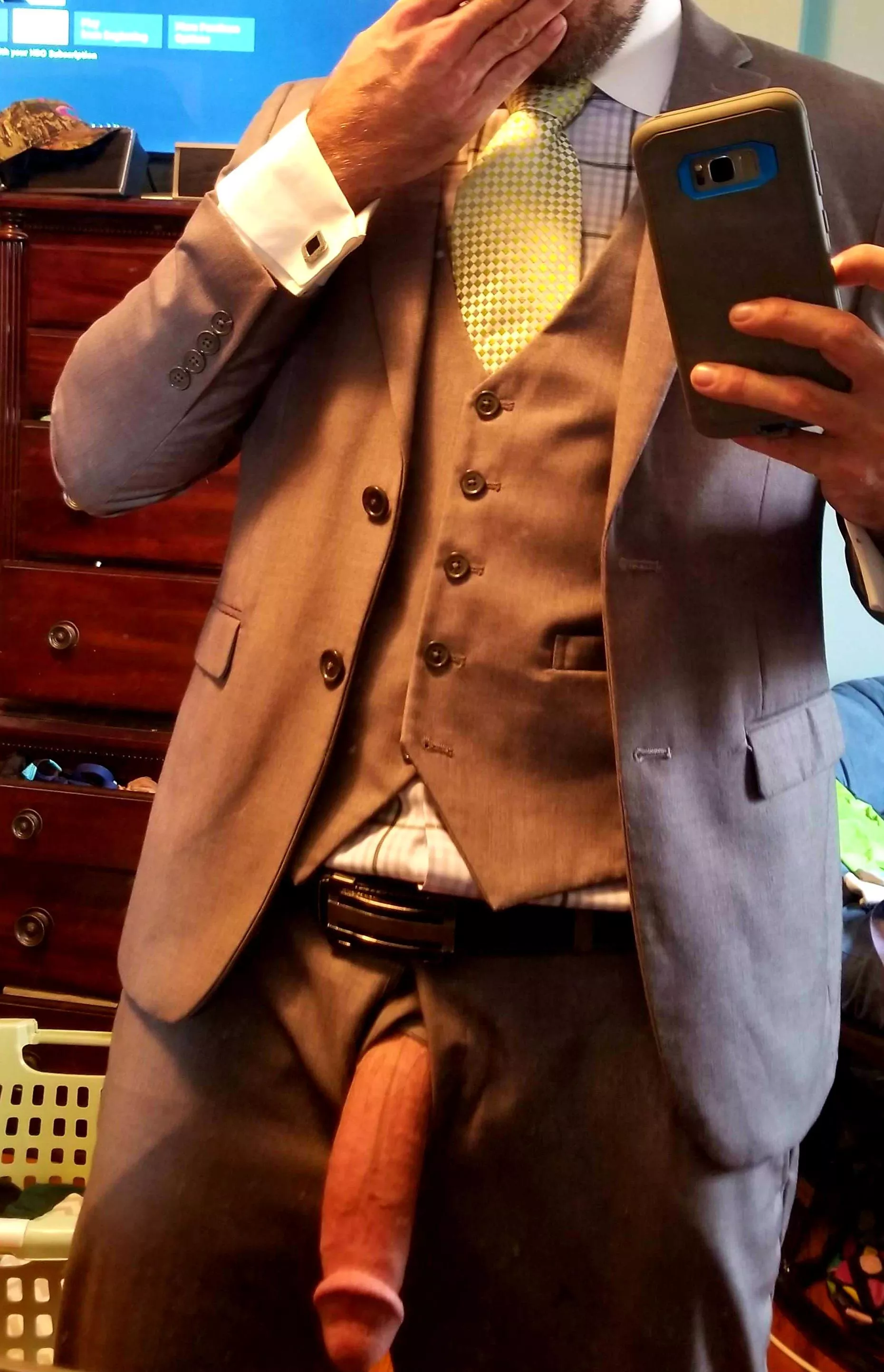 [36] Daddy didn't mean to leave the door wide open!!!!