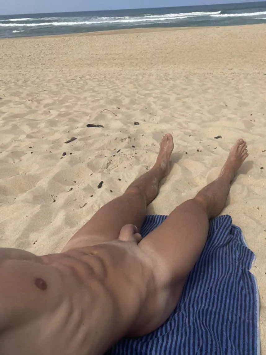 Again 💙 summer in France is just so perfect 🥰 This place is something very special. The endless dunes, the remote beaches, the perfect waves. It’s the place to be ☀️